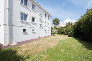 Appartements L'Air Marin - 300m de la plage - Parking : photos des chambres