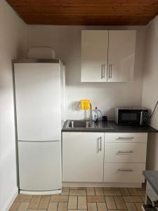 UPGRADE - frisch renoviert - Ferienwohnung Monteuerswohnung am Bauernhofweg in Lohmar nahe S-Bahnhof Messe Flughafen