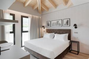 Lago Dorato Marina Lodge - Lakefront