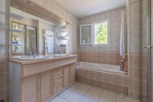 Maisons de vacances La Lilla - Wifi - Piscine - Parking : photos des chambres