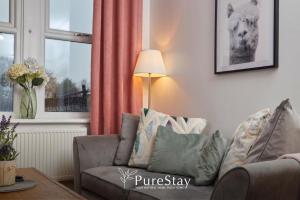 Spacious Bradford House with 4 bedrooms & 6 Beds by PureStay with Parking for 7 nights min!