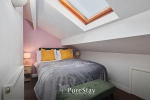 Spacious Bradford House with 4 bedrooms & 6 Beds by PureStay with Parking for 7 nights min!