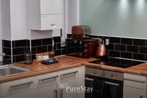 Spacious Bradford House with 4 bedrooms & 6 Beds by PureStay with Parking for 7 nights min!