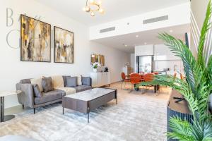 Spice of Sophistication in a 2BR Downtown Views II