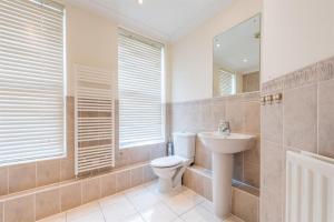 Spacious 3 bed Apt with parking near Harborne High Street