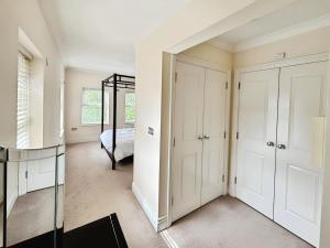 Spacious 3 bed Apt with parking near Harborne High Street