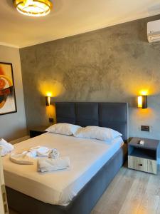 Modern Skyline Studios- Elegant Stay in New Bazaar