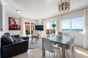 2163-Amazing penthouse, 2 terraces sea-golf view