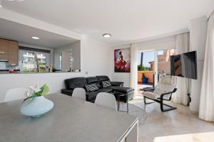 2163-Amazing penthouse, 2 terraces sea-golf view