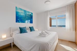 2163-Amazing penthouse, 2 terraces sea-golf view