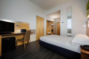 Single Room - Disability Access room in iH Hotels Milano Gioia