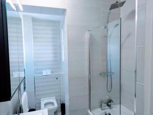 City Centre 2-BR Apt - Near NGH - Parking - NN1