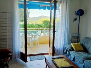 Appartement T2 à Bormes-les-Mimosas avec piscine et 5 couchages - FR-1-610-106