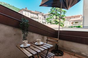 Daisy Flower Apartment - The House Of Travelers