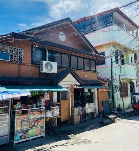 RJ Travellers Inn