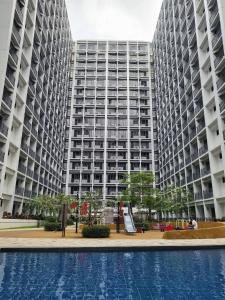 The Donegal with WI-FI Netflix Parking with fee