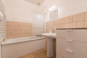 Maisons de vacances LES AJONCS - 300m de la plage - Parking : photos des chambres