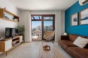 Beautiful Duquesa Harbour apt 2001