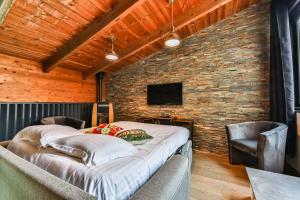 Maisons de vacances L'atypique - Piscine interieure - Wifi : photos des chambres