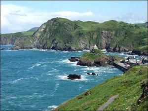 Puffins Nest, close to Tunnels Beach & Harbour with Parking