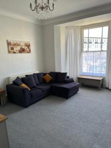 Puffins Nest, close to Tunnels Beach & Harbour with Parking