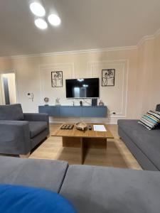 Dennys Apartments near Lion Park