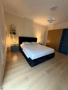 Dennys Apartments near Lion Park