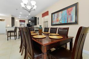 Spacious Villa, Pool, Spa & Bbq Near Disney