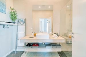 Casa Luz by LovelyStay