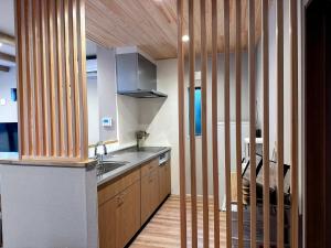 wag ur day - Spacious Villa Sleeps 10 Pet-Friendly dogs and cats Up to 7 Huge Private Dog Run