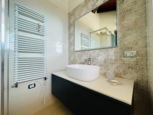 Квартира с террасой и видом на озеро в Стрезе