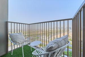 Chic 1BR With Balcony in Collective 2 Dubai Hills