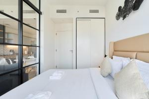 Chic 1BR With Balcony in Collective 2 Dubai Hills