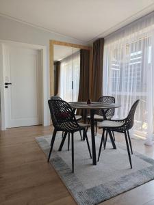 Cozy Apartment by Rasina