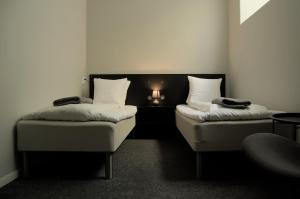 Twin Room with Shared Bathroom - No Window room in Interhostel