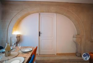 Appartements Appartement de charme Les Halles de Nimes : photos des chambres