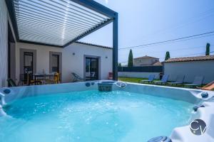 Villas Villa moderne tout confort-Jacuzzi-Piscine : photos des chambres