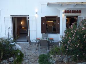 Villa Mimosa Poros Beachfront Apartment