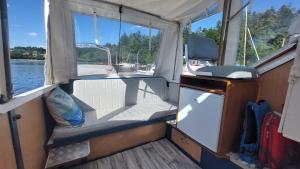 Bateaux Bateau a quai lac des Settons : photos des chambres