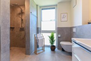 Lykke – Traumhafte Ferienwohnung mit Garten und Meerblick in erster Reihe!