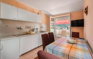 Beautiful Apartment In Supetarska Draga