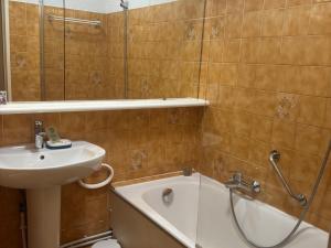 Appartement 8 personnes avec Wi-Fi, vue mer depuis le balcon - FR-1-827-2