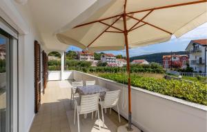 Amazing Apartment In Supetarska Draga 
