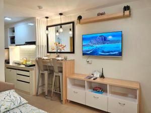 ZY New Studio Unit Dumaguete Wifi and Netflix