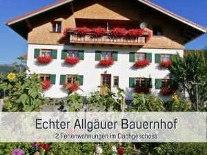Bauernhof Finkel - Ferienwohnungen mit Balkon - Bergsicht - Traktor mitfahren - Tiere streicheln - entspannter Familienurlaub - zentrale Lage nahe Oberstdorf