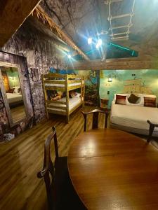 Studio repaire des pirates du Cloitre