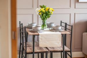 Luxury 2BR Near Bham Central, Parking, Desk & Coffee