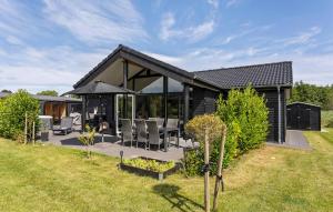 Lovely Home In Glesborg With Kitchen