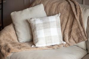 Luxury 2BR Near Bham Central, Parking, Desk & Coffee