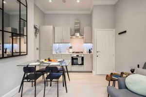 Bright and Modern Bayswater Apartment